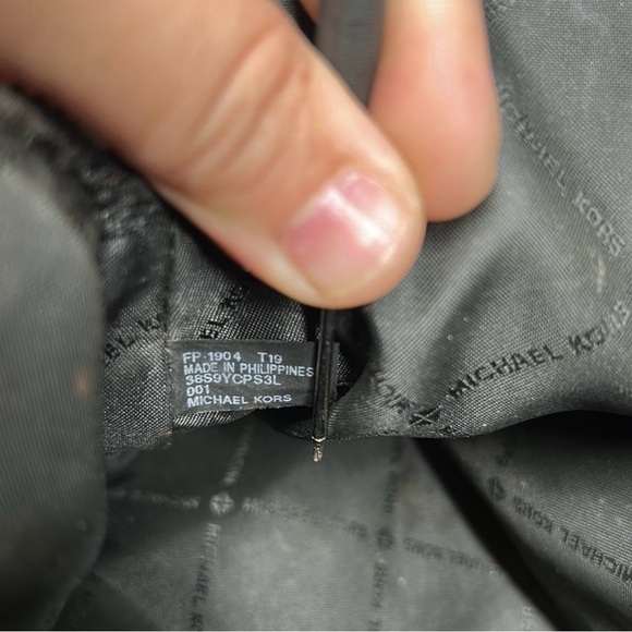 Michael Kors Black Leather Cindy Dome Satchel! Preowned!! Very Gently Used!! - Picture 5 of 11